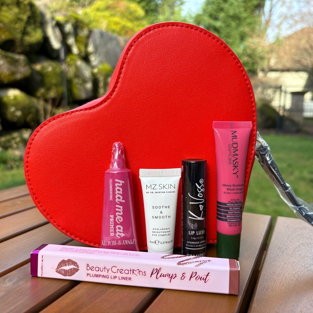 ❤️Beauty Bundle❤️ 6 PC Gift Set Heart Full Zip Makeup Bag Blush Lipstick Primer